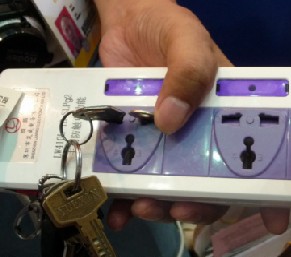 由于具有識別功能，插座只對標準插頭&ldquo;來電&rdquo;人體不受傷害