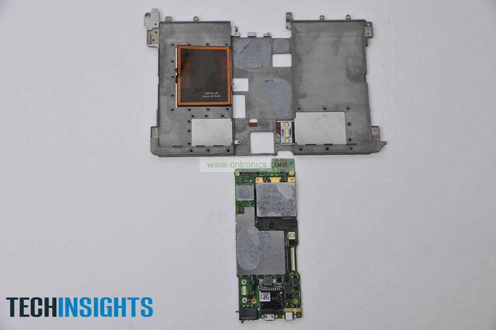 將PCB與金屬分離，從PCB板上卸下無線通訊板