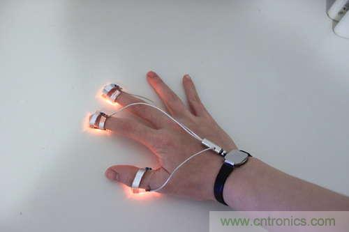 LED多點(diǎn)觸控手套DIY：把各部分焊接起來，測試