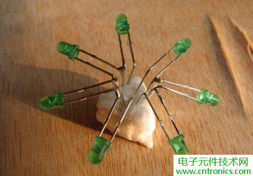 工科男的圣誕禮物:簡易LED圣誕樹DIY