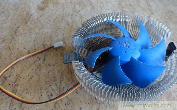 變廢為寶！風(fēng)扇散熱器變身山寨LED燈