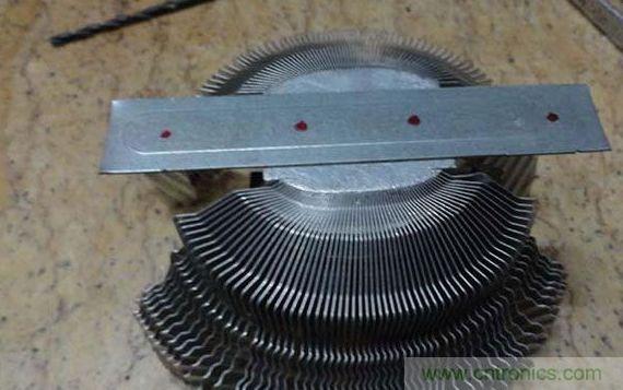 變廢為寶！風(fēng)扇散熱器變身山寨LED燈