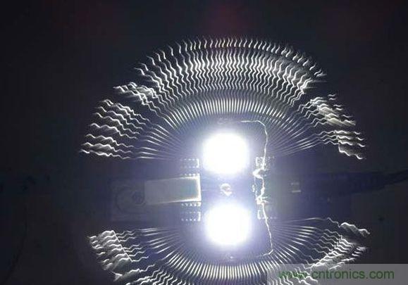 變廢為寶！風(fēng)扇散熱器變身山寨LED燈