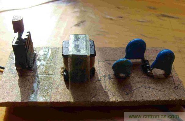 DIY單管自激，領(lǐng)略高壓電火花風(fēng)采