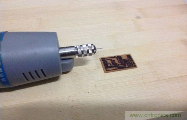 最細(xì)鉆頭，透光檢查