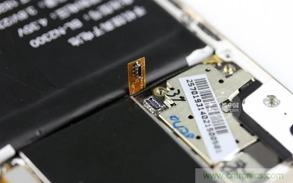 拆除電池排線(xiàn)