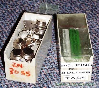 原本是裝醫(yī)療用具的塑膠盒，也很適合收納電子零件