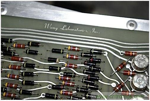 經(jīng)典懷舊拆解！歷史彌留的可編程科學(xué)計算器 from 1966