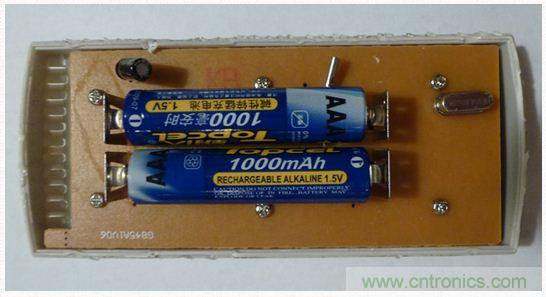 圖3：兩個傳統(tǒng)的AAA可充電堿性電池。