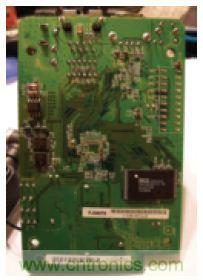 圖3：WPS54G打印服務器電路板背面。