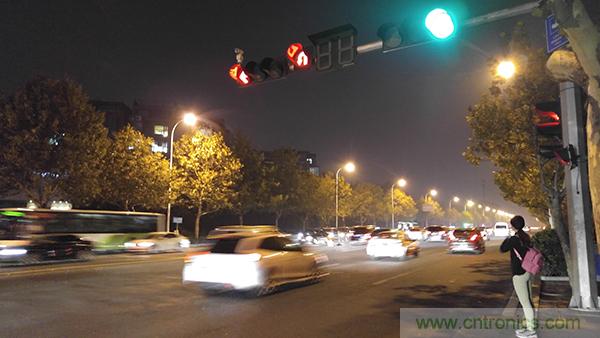 業(yè)界良心 LG V10 評測:剛毅、冷峻，不失人性化