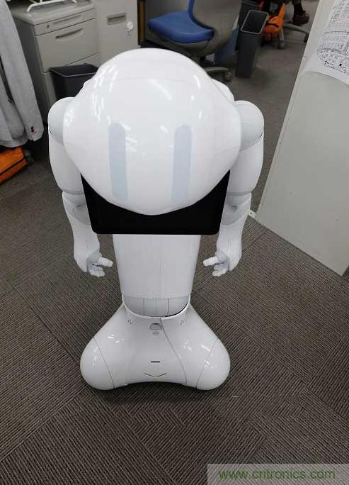 拆解筆記本不過癮，那就來拆拆日本情感機器人吧！