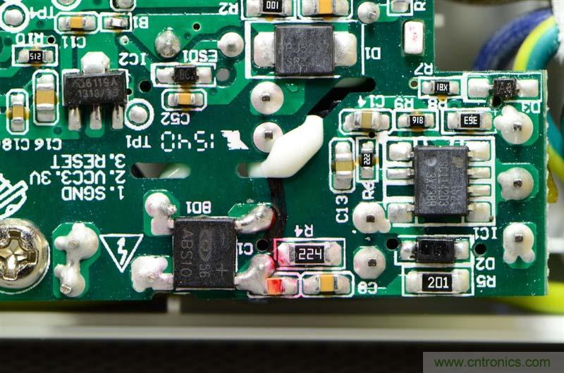 航嘉智能插線板拆解評測：看老牌機(jī)電如何&rdquo;秒殺&ldquo;后起之秀