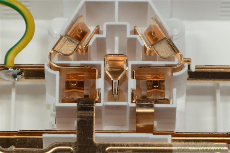 做工怒贊 神秘芯片！小米智能插線板拆解、評測