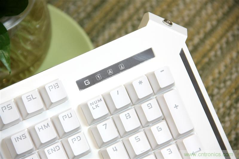 曾經(jīng)的網(wǎng)吧統(tǒng)治者&mdash;雙飛燕血手幽靈機(jī)械鍵盤，真世界最快？