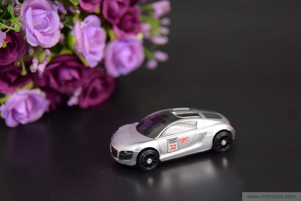 虛擬與現(xiàn)實相結(jié)合的飛車游戲，讓你體驗速度與激情的碰撞！