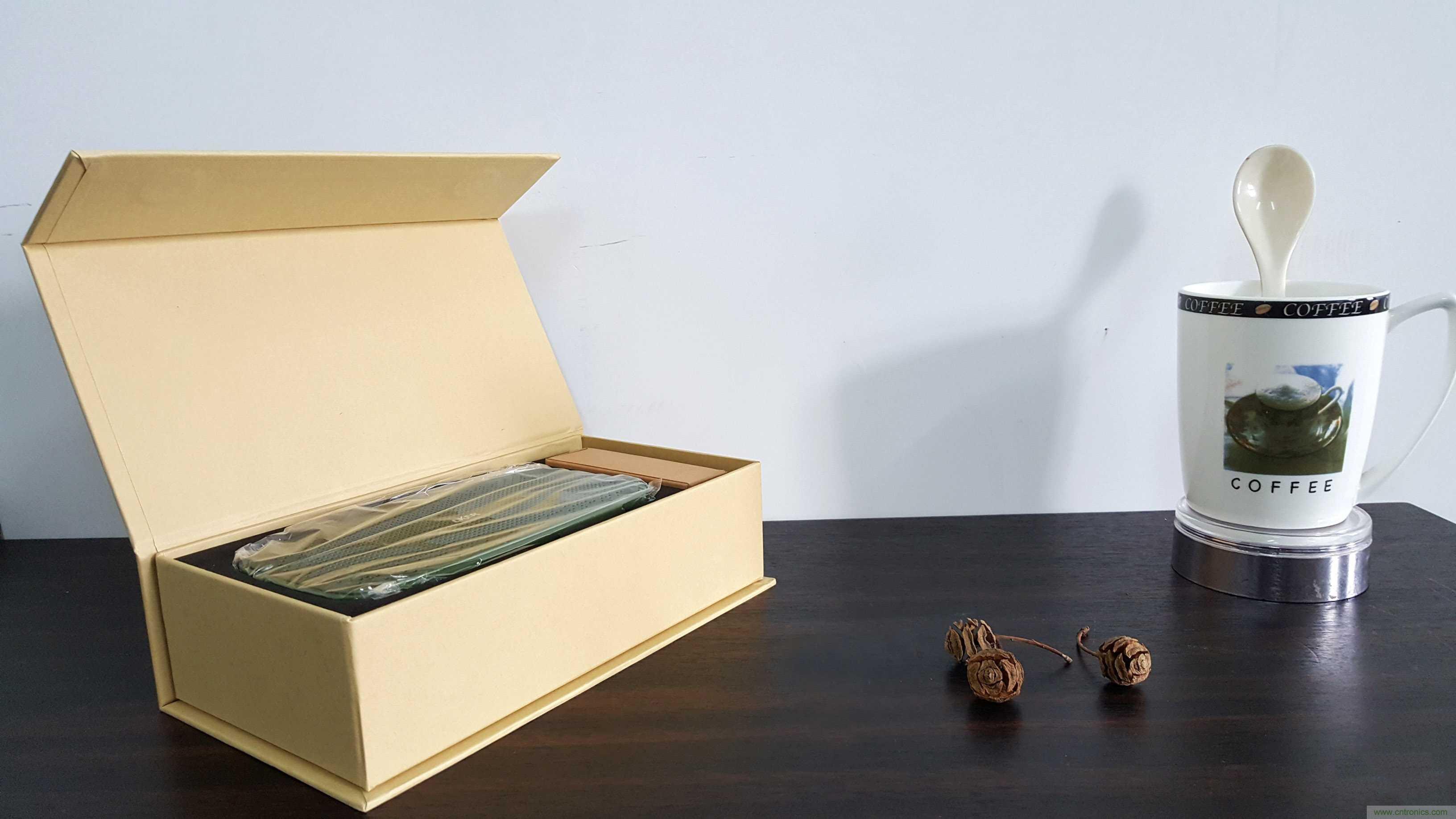 搞怪&ldquo;美人魚&rdquo;盡享靈克藍(lán)牙音箱的天籟之音！