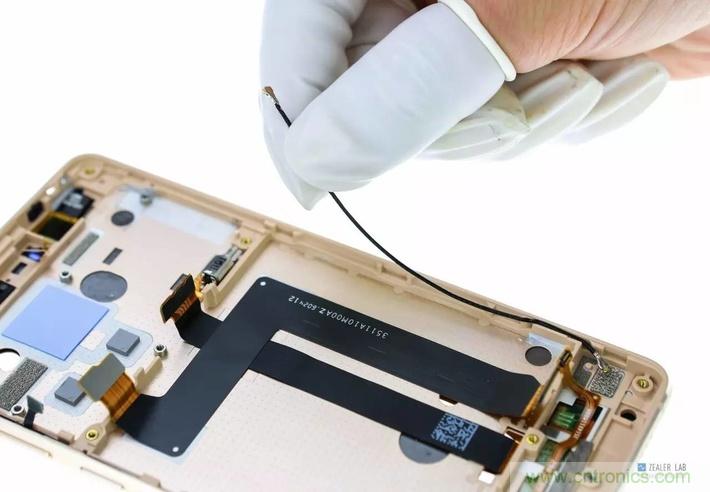 小米手機4S超詳細拆解:內(nèi)外硬件大升級