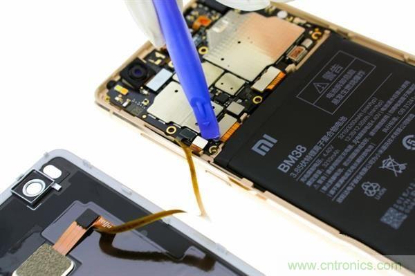 小米手機4S超詳細拆解:內(nèi)外硬件大升級