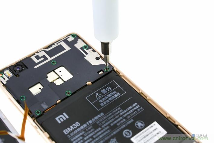 小米手機4S超詳細拆解:內(nèi)外硬件大升級