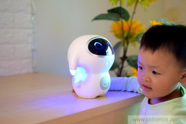&ldquo;爸爸再不陪我，我就長(zhǎng)大了&rdquo;&mdash;&mdash;小騰機(jī)器人