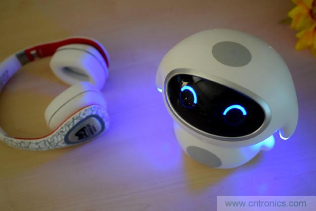 &ldquo;爸爸再不陪我，我就長(zhǎng)大了&rdquo;&mdash;&mdash;小騰機(jī)器人