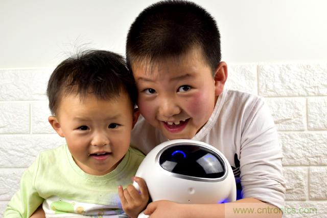 &ldquo;爸爸再不陪我，我就長(zhǎng)大了&rdquo;&mdash;&mdash;小騰機(jī)器人