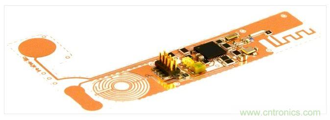 藍(lán)牙傳感器電路：可以折疊成想要的形狀，并用塑料制造出來。