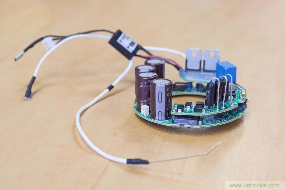 拆解戴森吹風機：近三千元的價格貴在哪？