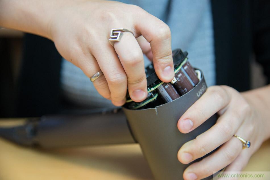 拆解戴森吹風機：近三千元的價格貴在哪？