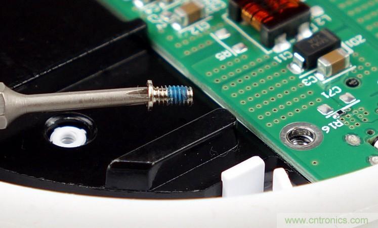 拆解對(duì)比：系出同門，小米、紫米無(wú)線充電器的差別有多大？