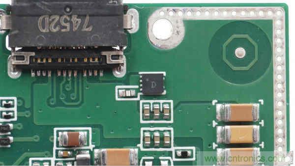 拆解華為保時捷設(shè)計快充無線充電器：憑啥能賣699？