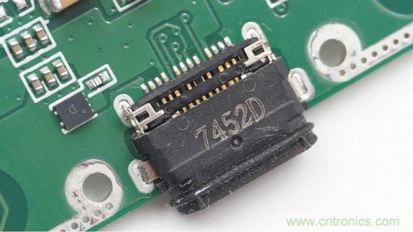 拆解華為保時捷設(shè)計快充無線充電器：憑啥能賣699？