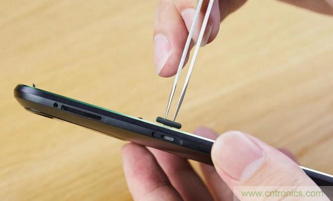 拆解黑鯊手機(jī)：多級(jí)直觸一體式液冷系統(tǒng)有什么門道？