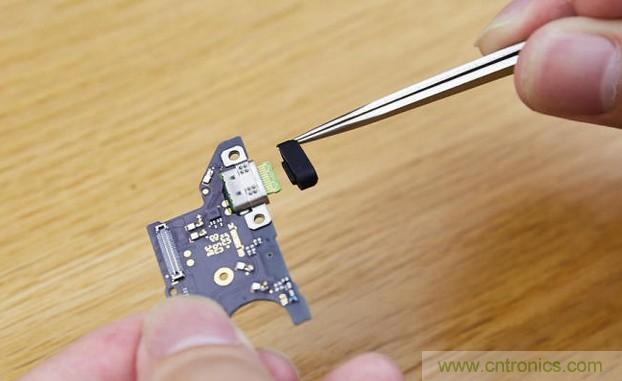 拆解黑鯊手機(jī)：多級(jí)直觸一體式液冷系統(tǒng)有什么門道？