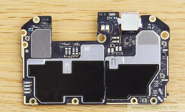 拆解黑鯊手機(jī)：多級(jí)直觸一體式液冷系統(tǒng)有什么門道？