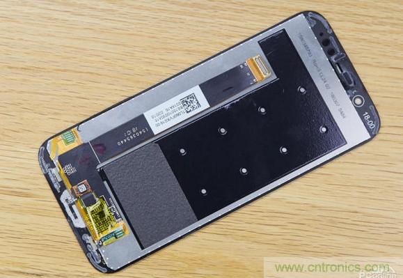 拆解黑鯊手機(jī)：多級(jí)直觸一體式液冷系統(tǒng)有什么門道？