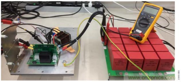如何用隔離式柵極驅(qū)動(dòng)器和LT3999 DC/DC轉(zhuǎn)換器驅(qū)動(dòng)1200 V SiC電源模塊？