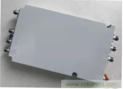 高幅相一致6~18GHz下變頻器設(shè)計