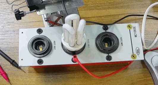 電燈泡內(nèi)通有交流電，為什么看不到燈泡在閃爍？