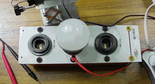 電燈泡內(nèi)通有交流電，為什么看不到燈泡在閃爍？